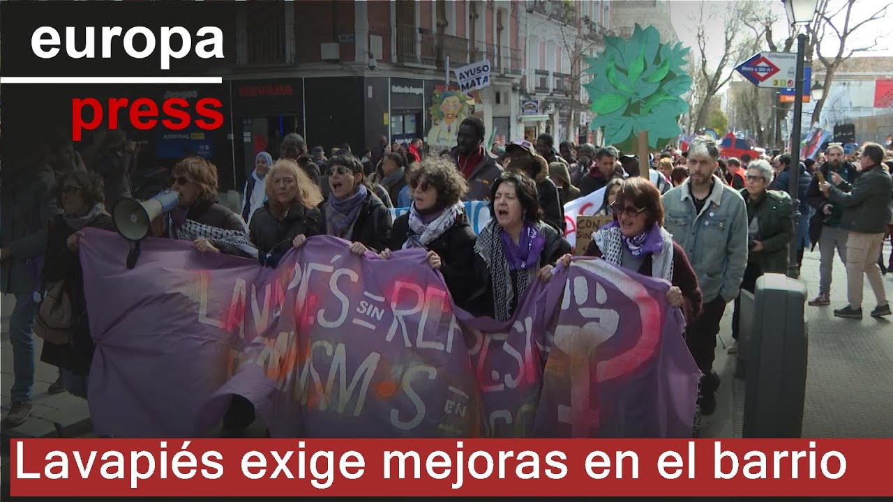 Una manifestación recorre las calles de Lavapiés con el fin de exigir mejoras en el barrio