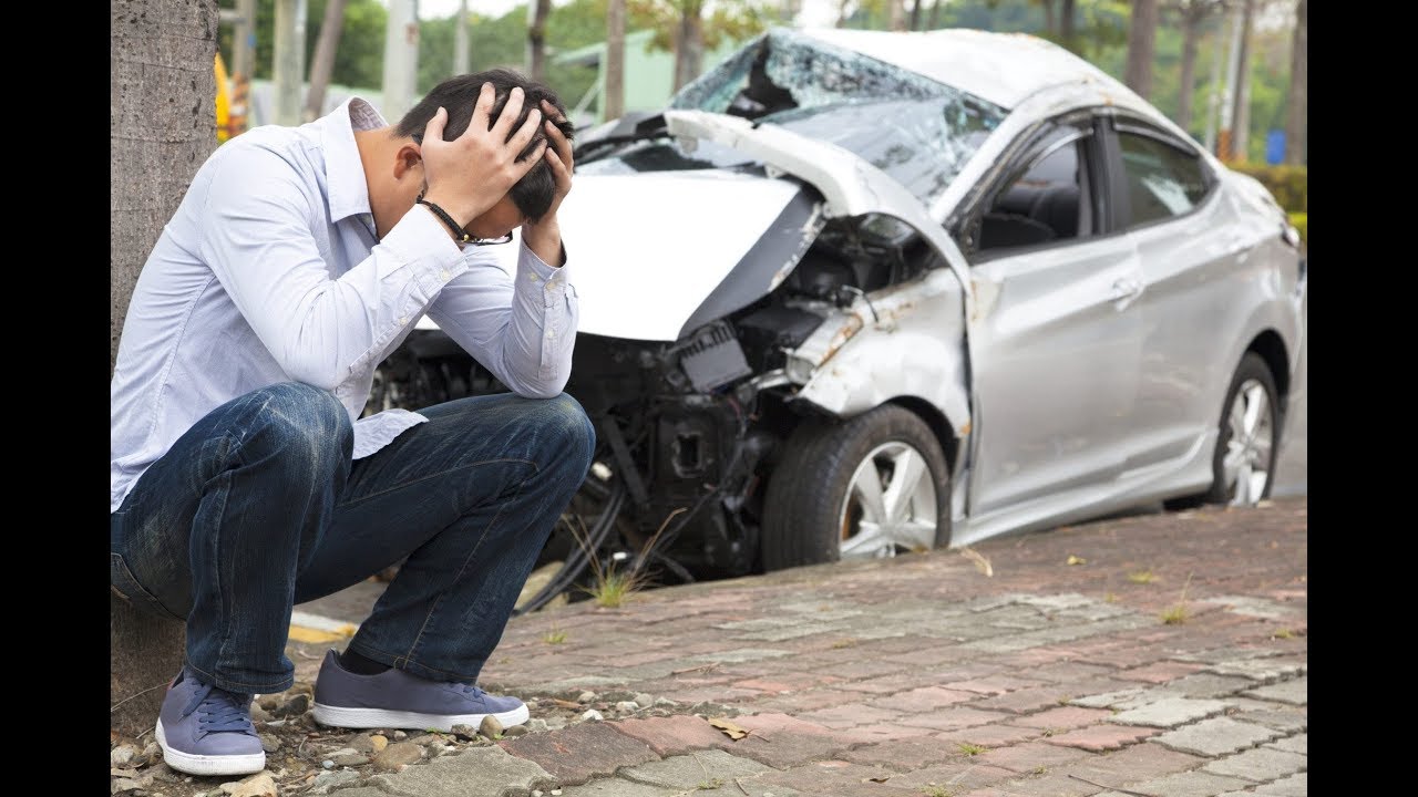 Acidentes Incriveis na Estrada - Autom&oacute;veis - Acidentes de Carro