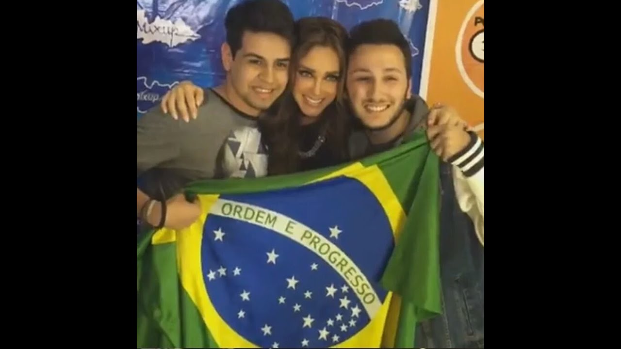 Firma de autógrafos de Anahí en Mixup: Inesperado (Parte 1)