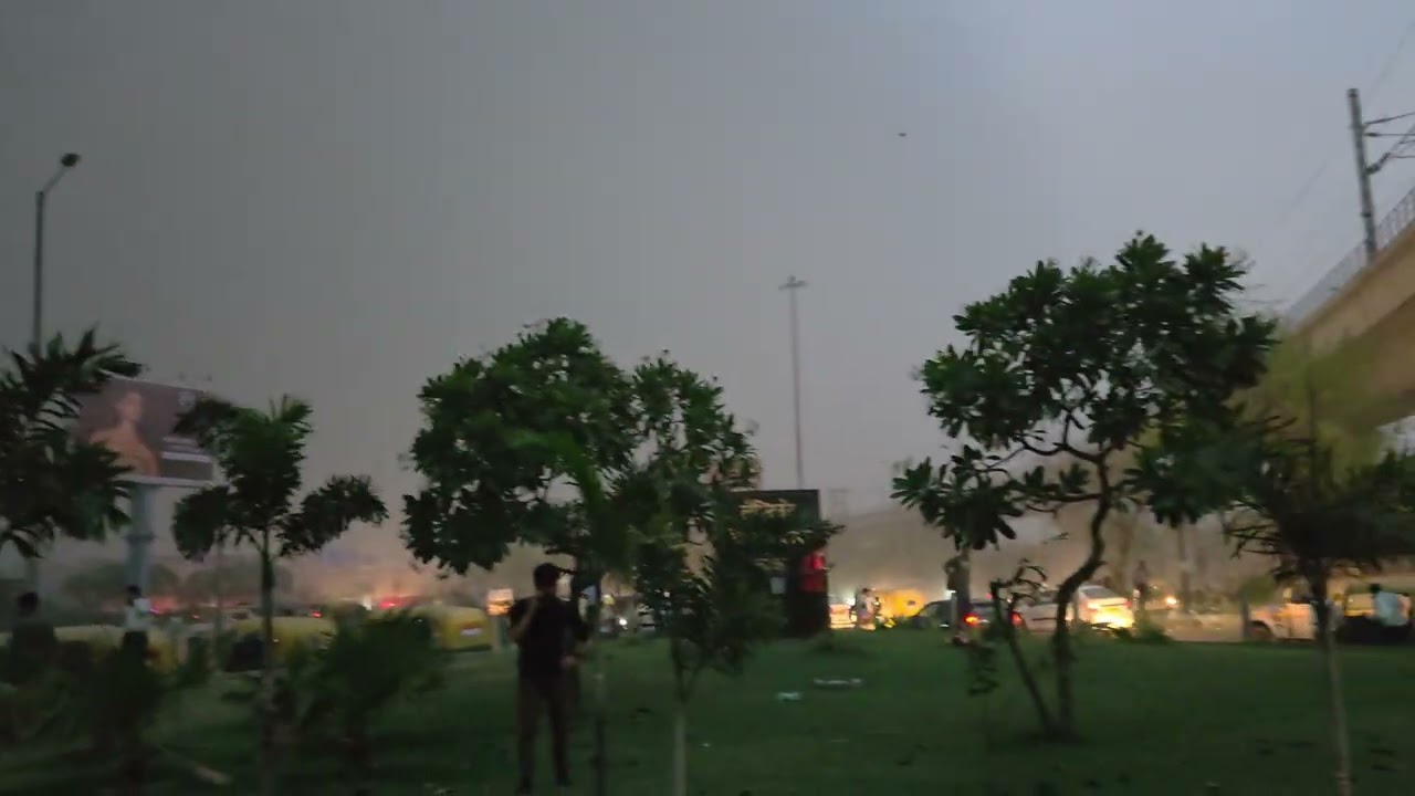 Massive Sandstorm Hits Noida in the Evening 🌪️ | Shocking Footage of Dust & Wind Chaos! #strom