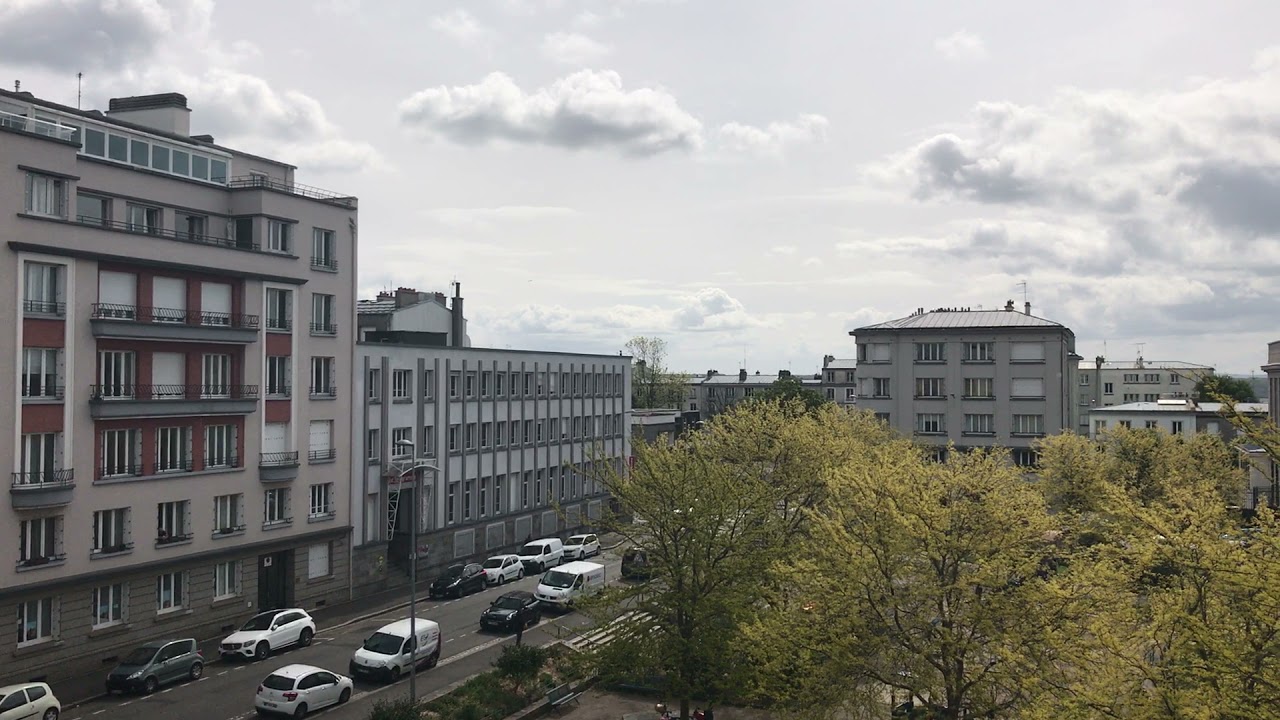 Sirènes à Brest (place Wilson) le 5 mai 2021, 11h45.