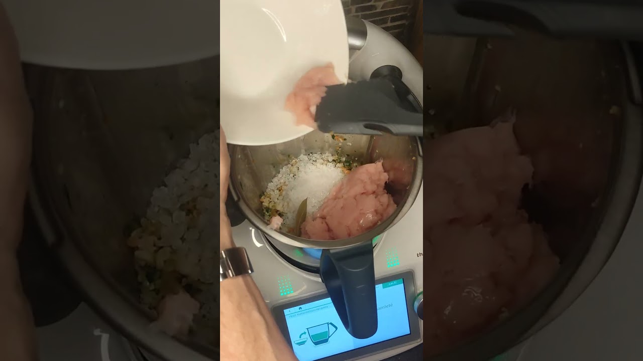 Dom&aacute;c&iacute; kuřec&iacute; buj&oacute;n v Thermomixu