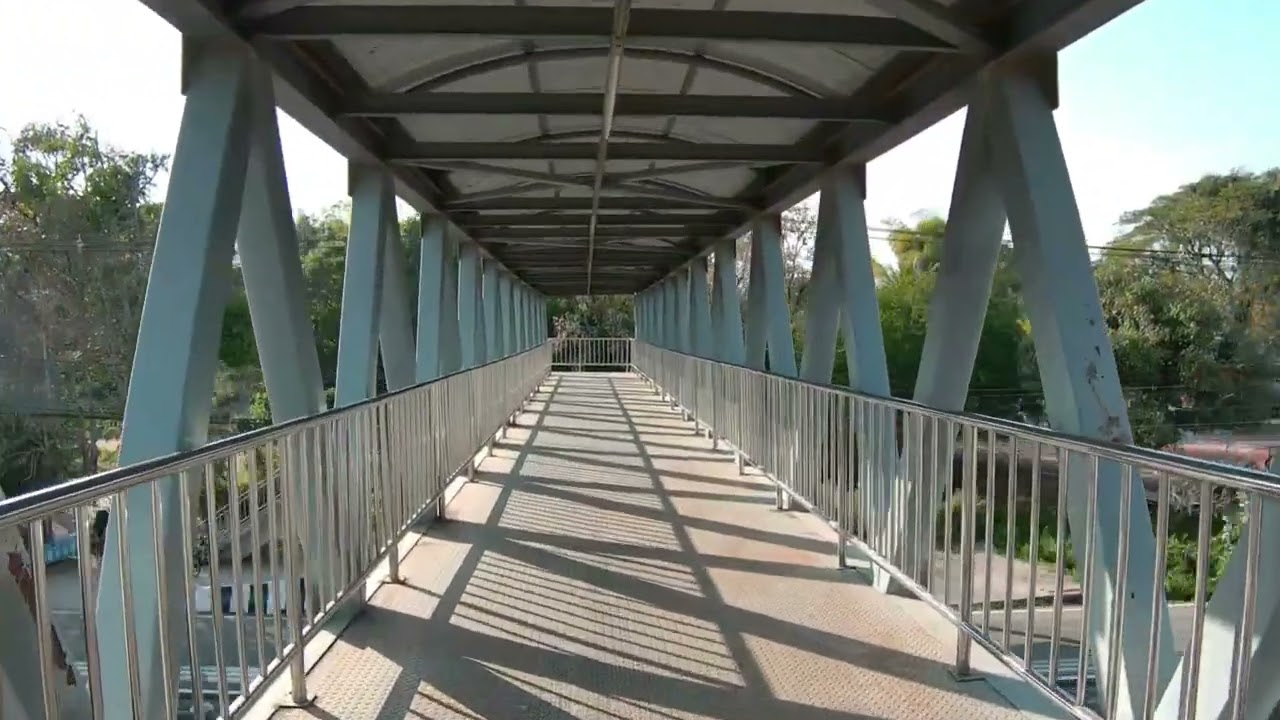สะพานลอยแห่งแรกของอำเภอโพนพิสัย หน้าโรงเรียนประจำอำเภอ เด็กนักเรียนได้รับประโยชน์เป็นอย่างมาก