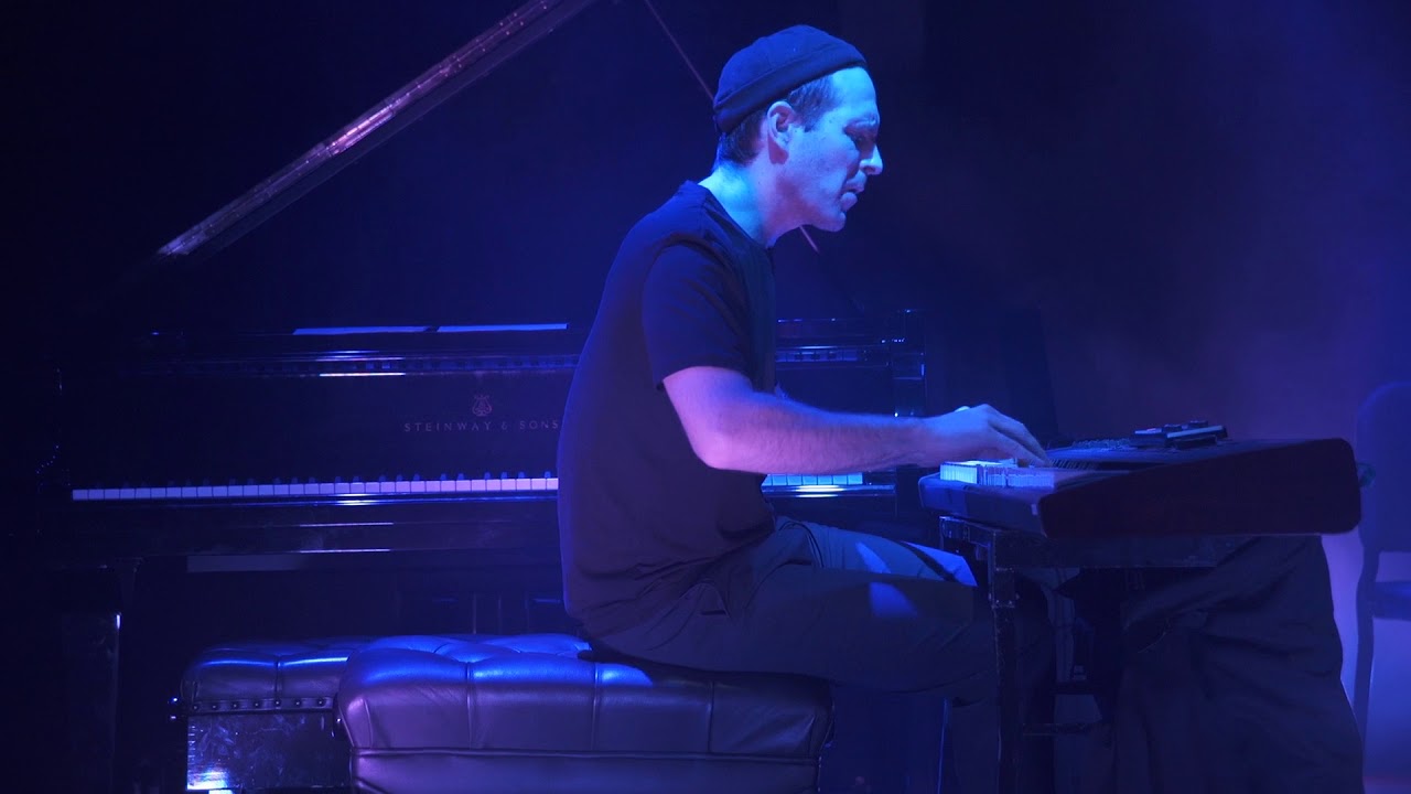 Ambassade  - Freakshow (Live concert in London)