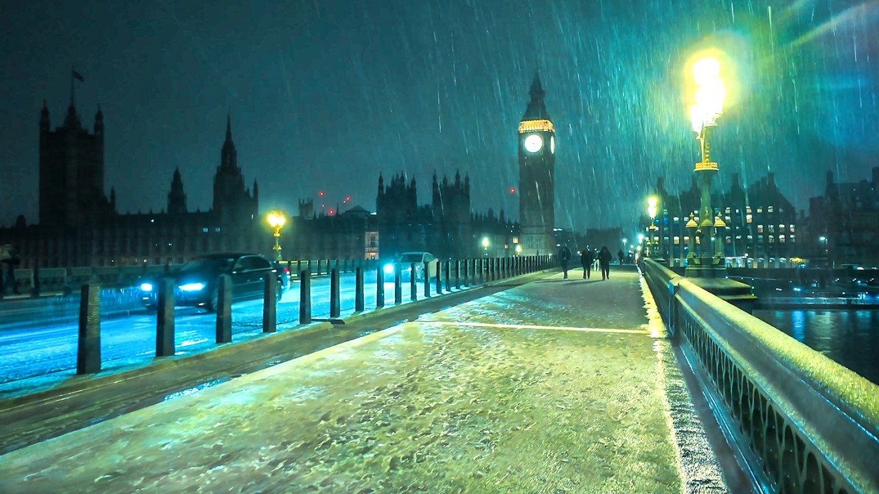 London’s FIRST Snow of 2025 ❄️ London Snow & Slush Midnight Walk, South Bank to West End ✨ 4K HDR