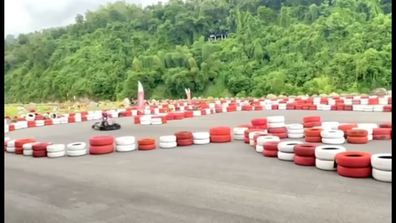 First time mag go-kart, may nanigas ang paa 🤣🤣🤣