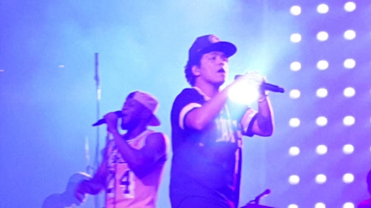 Finesse - Bruno Mars 24K Magic World Tour - Singapore