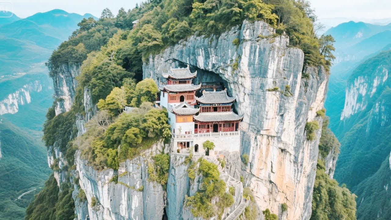贵州陡峭山顶惊现悬空寺，周围都是百米悬崖无处下脚，到底怎么建上去的？【乡村阿泰】#4K视频