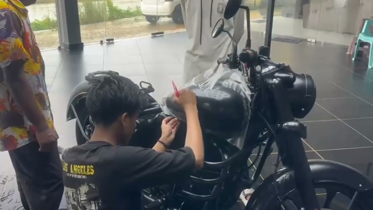 PPF CAMIO on Royal Enfield Classic 350 cc Stealth Black, 7 Years of warranty.