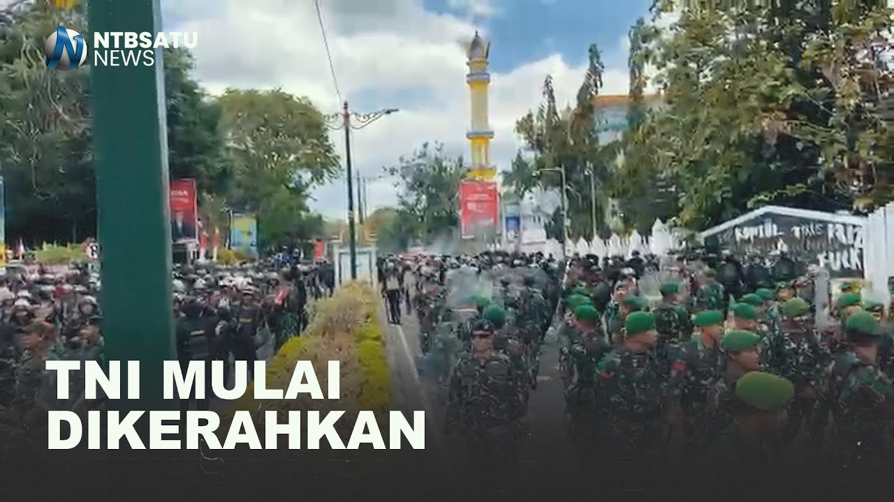 Polisi Mulai Kewalahan, TNI Diterjunkan Halau Massa Aksi di Gedung DPRD