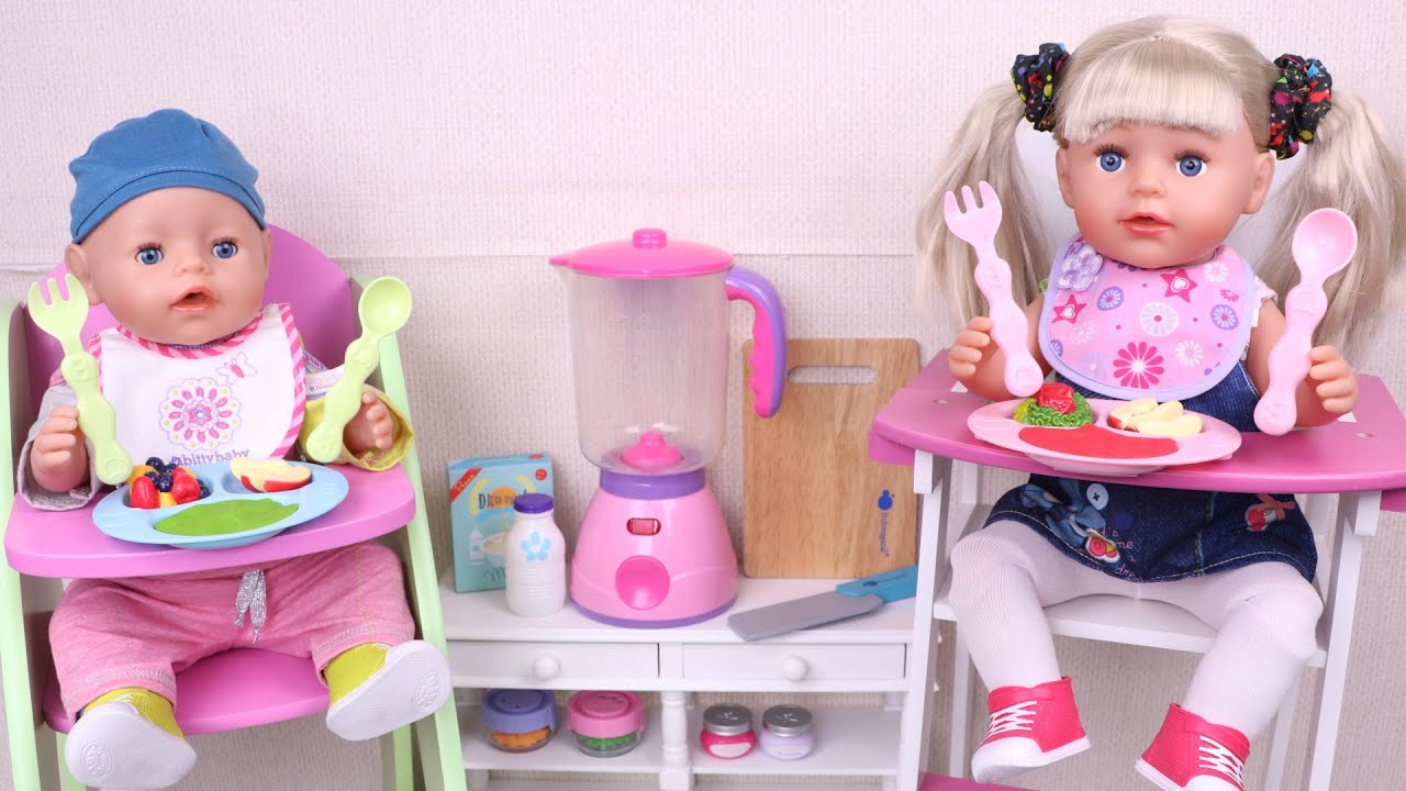 Preparamos almuerzo para beb&eacute;s. Juguetes Mu&ntilde;ecas practica nombres de frutas, verduras, colores