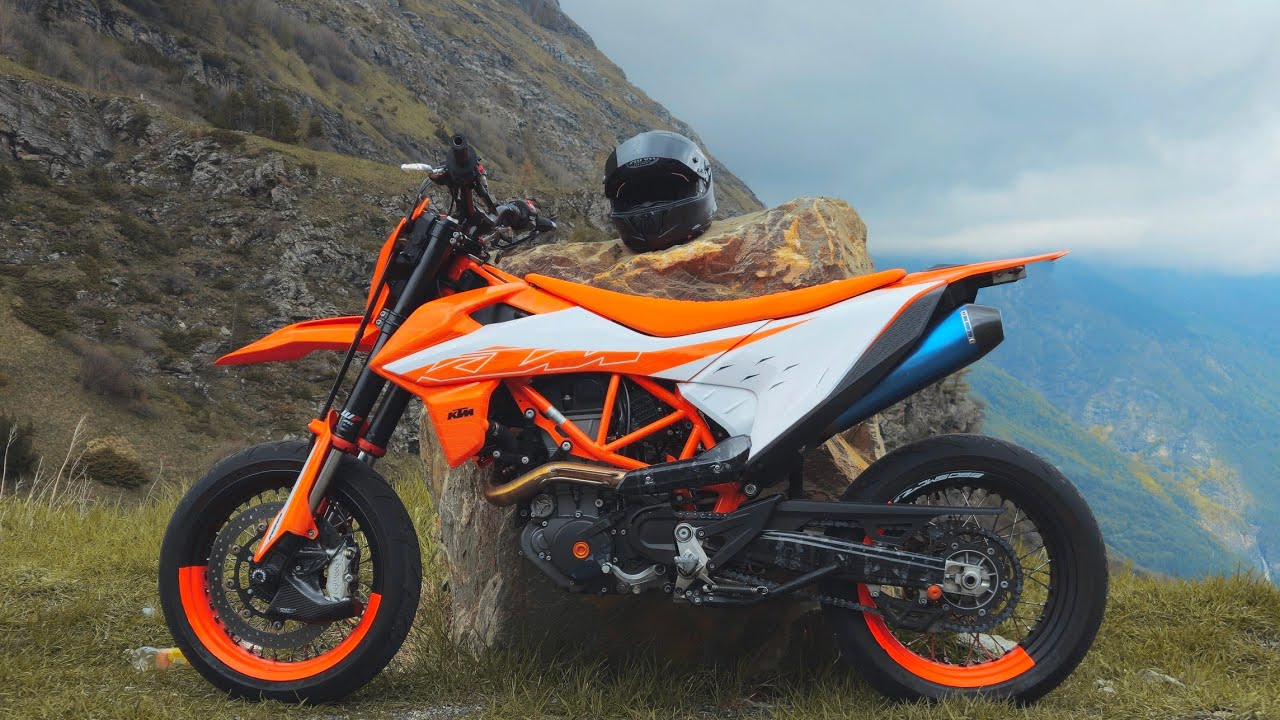 KTM 690 SMC - R vs APRILIA SXV 550 FULL GAS ON BOARD