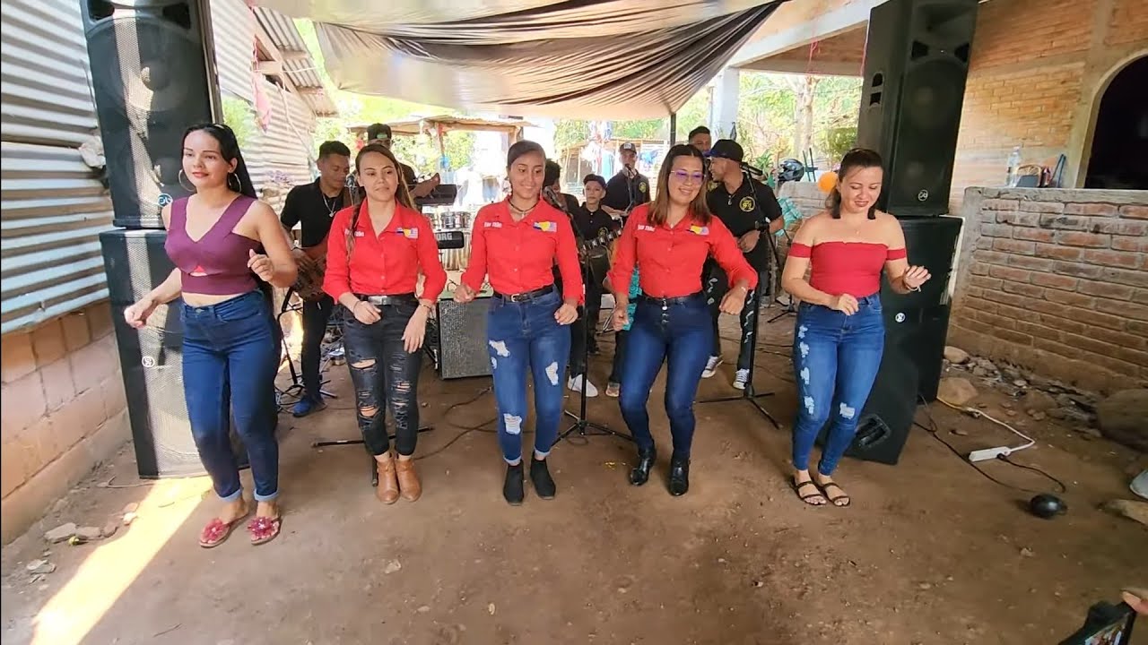 La Guitarra escomo la mujer. inicio la fiesta