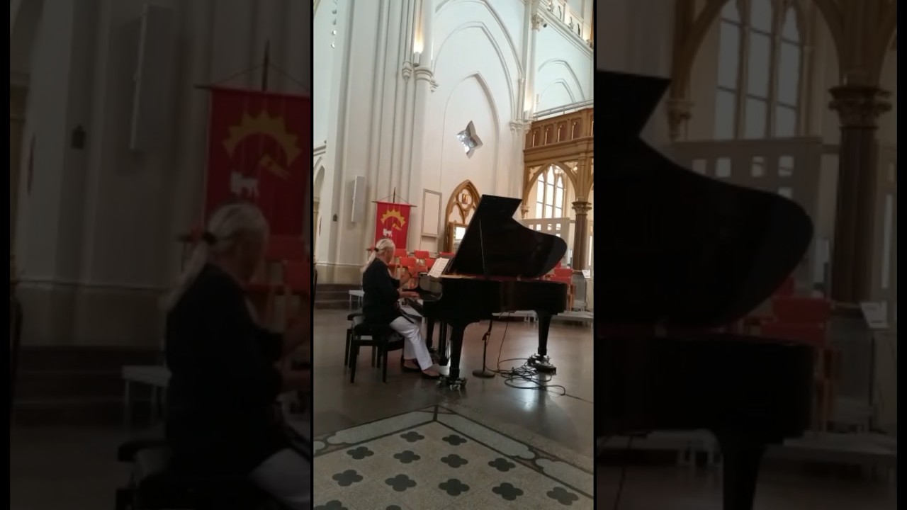 Vierh&auml;ndig Klavier Duo Schweden Mutter-Tochter-Duett Shorts J&ouml;nk&ouml;ping Sofia Kirche: Mozart Sonate