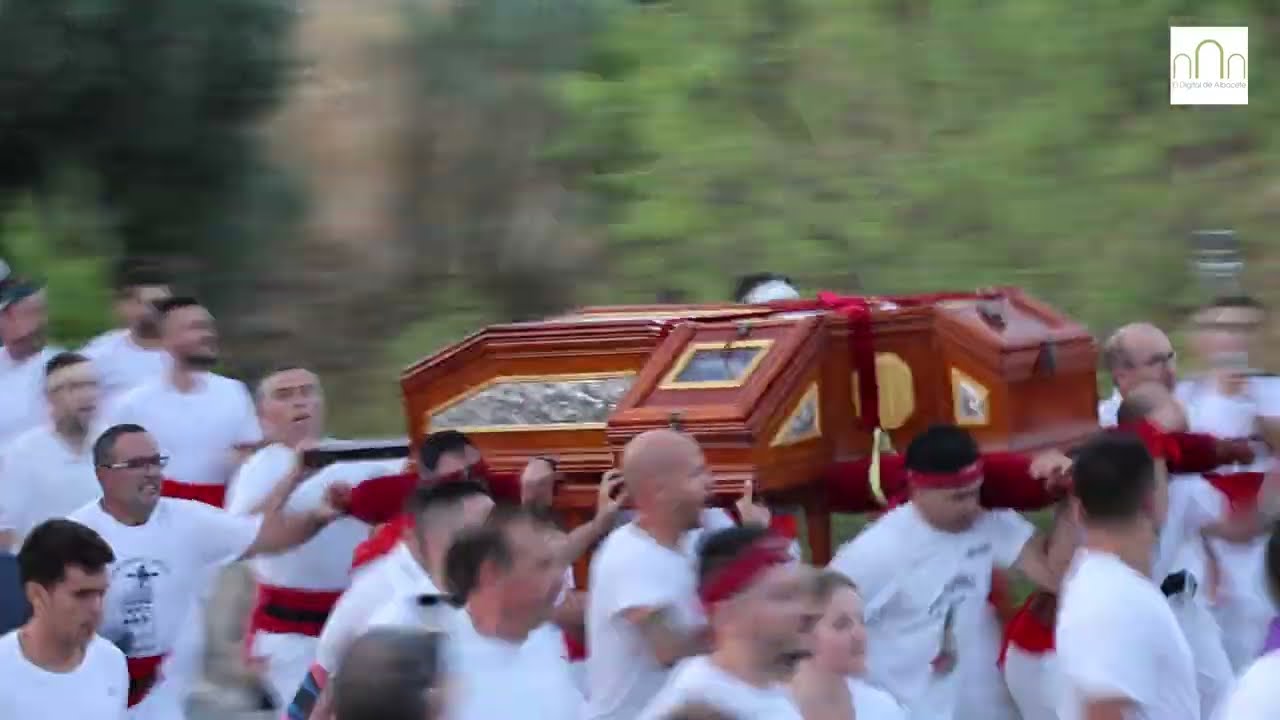 Multitudinaria despedida al Cristo del Sahúco