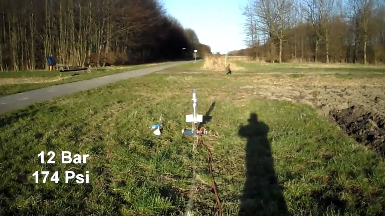 1,5L water rocket goes 315 Feet ! or 96 meter !