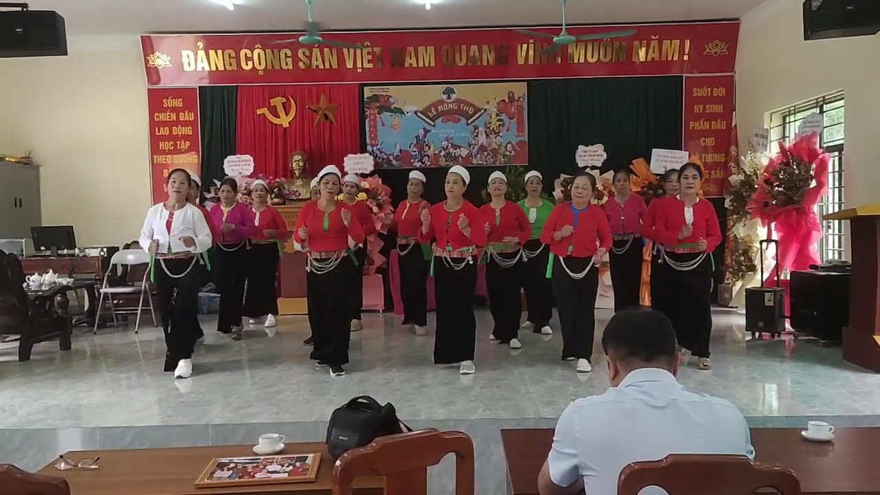 DÂN VŨ XÓM CHIỆNG MỪNG THỌ NGƯỜI CAO TUỔI