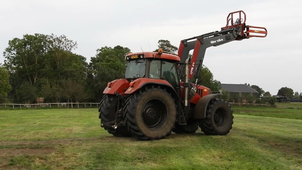 Case IH CVX 140 balen rijden