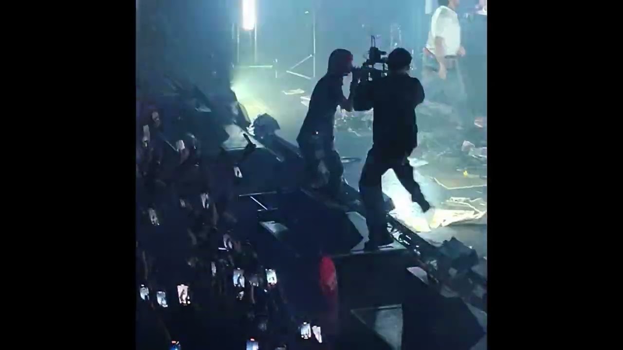 AKRIILA, LATIN MAFIA - mal comunicada (en vivo Teatro Caupolicán, Santiago, Chile)