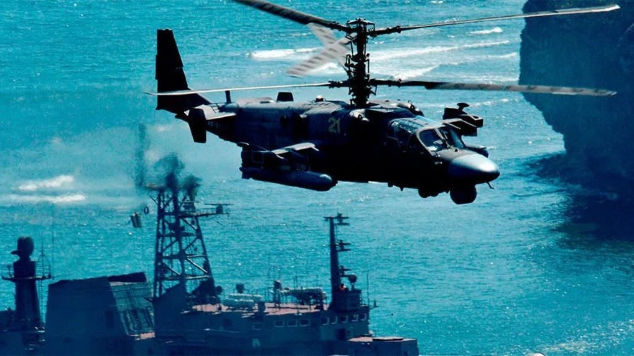 Ka-52K Katran. Fotel katapultowy, składane skrzydła i porzucony okręt