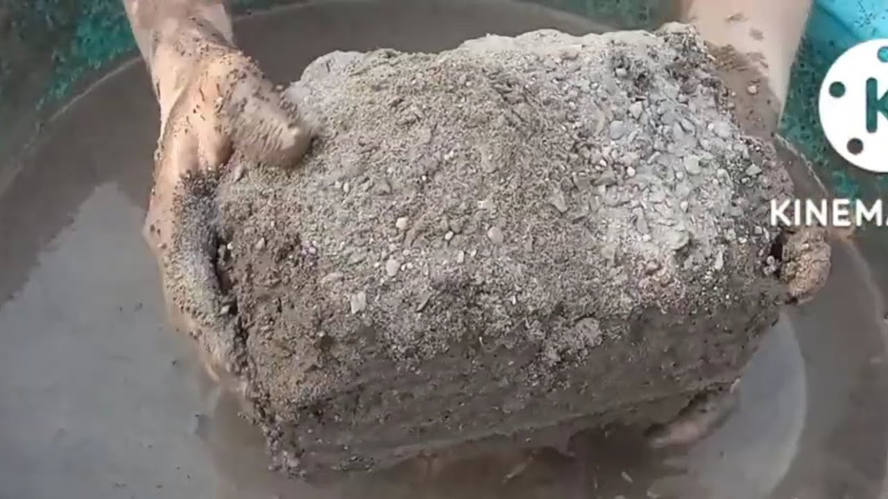 ASMR||Super soft dusty crunchy black concrete sandcement🧱||relaxing mouthwatering yummy paste play 💯