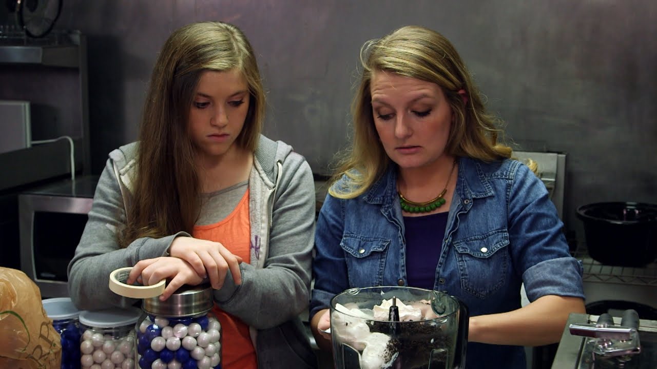 Making Oreo Cookie Truffles | Jill & Jessa: Counting On