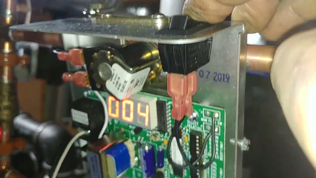 Скажите, пожалуйста, что означают эти цифры на моем автоматическом устройстве подачи воды для пар...