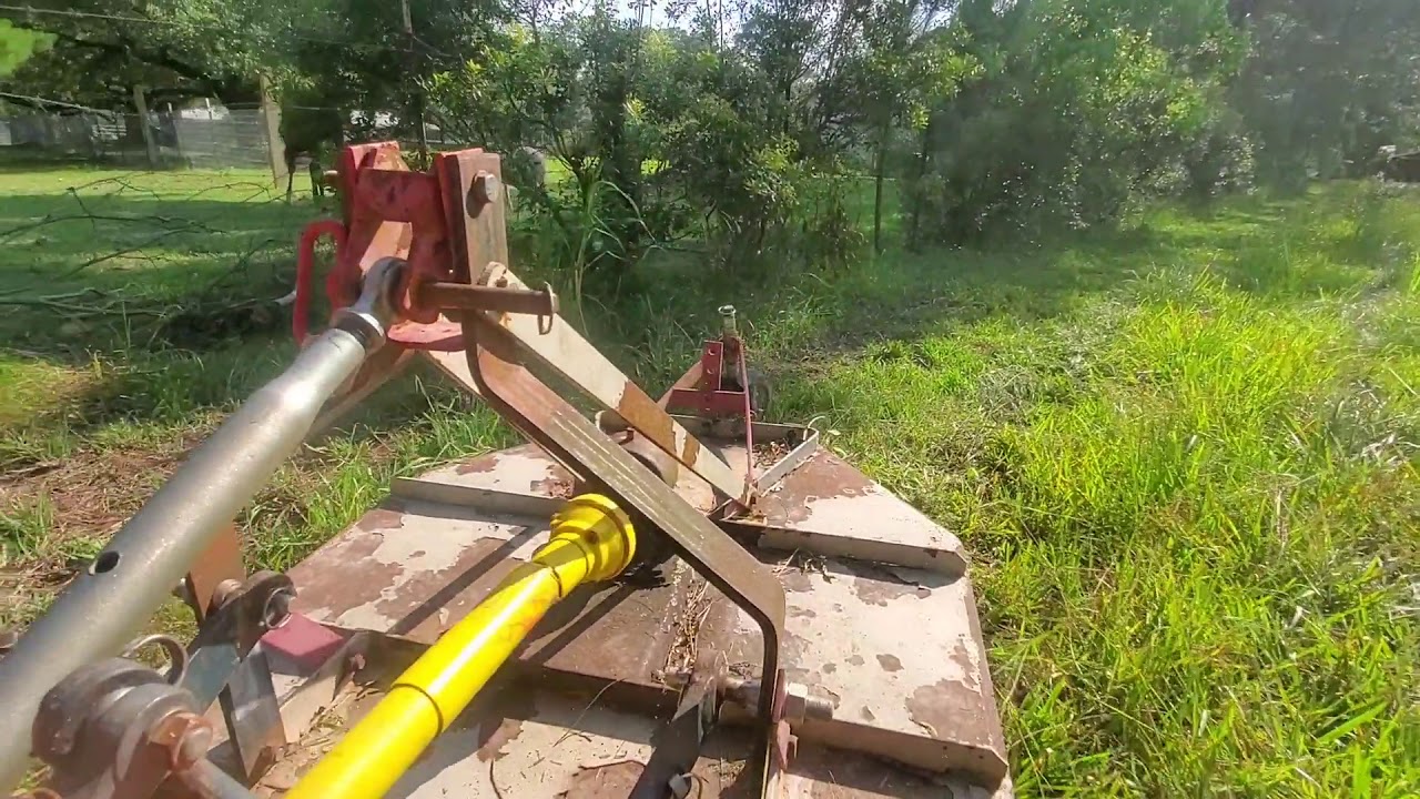 Kubota b7100 with 4 foot bush hog