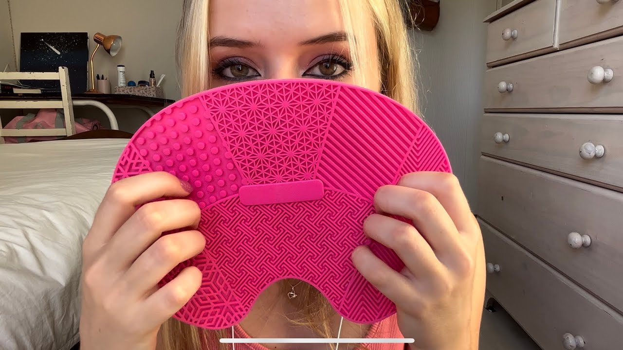 ASMR💕Pink Triggers💕 [No talking with brown noise]