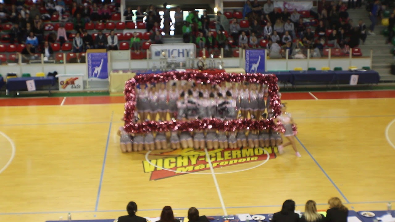 Grâces twirling club grande pompon minime 2019