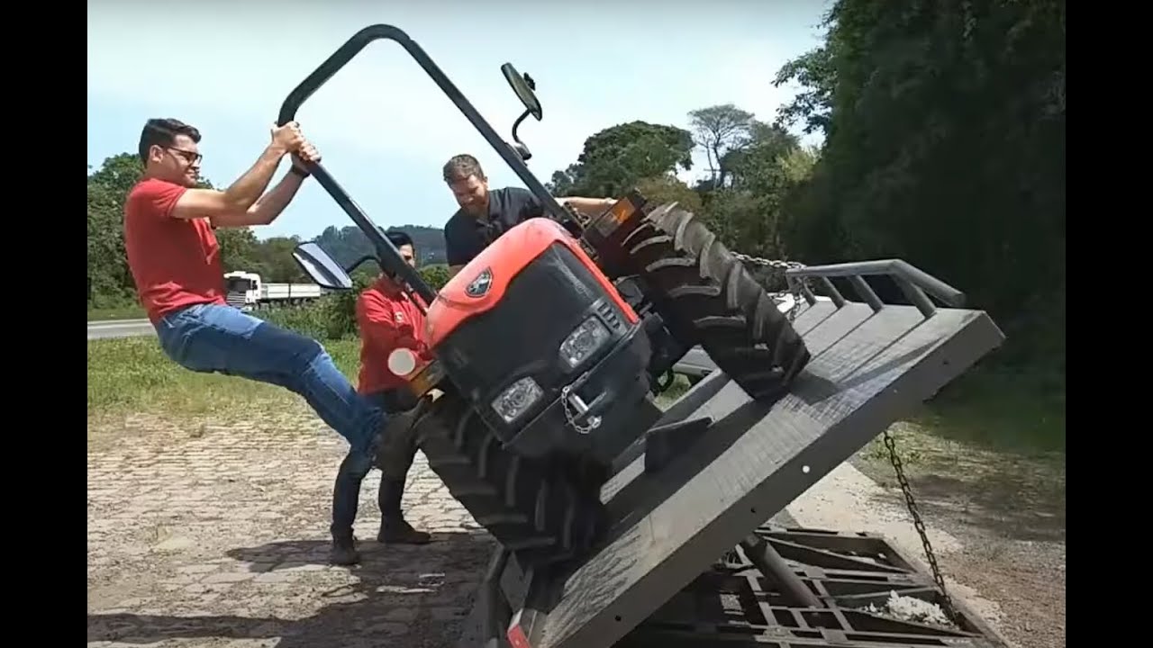 Antonio Carraro test bočního náklonu
