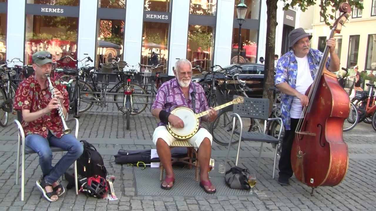 BURGUNDY STREET BLUES (George Lewis), by Højbro Plads Jazz Trio - August 2018