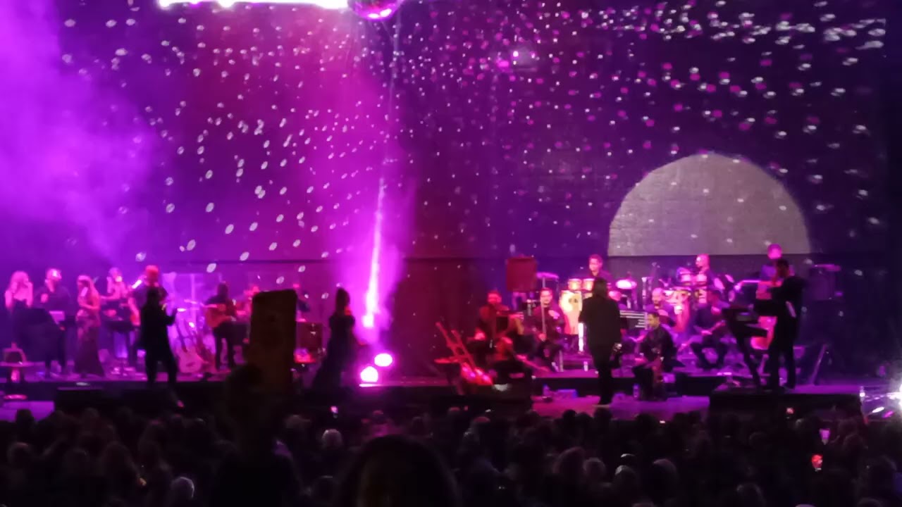 25.09.2022 İzel Çelik Ercan konser Çelik - Sen yoluna ben yoluma