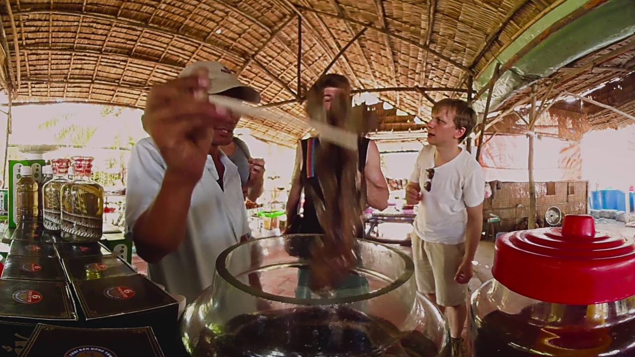 Crossing Borders - 360&deg; VR Documentary - Trailer