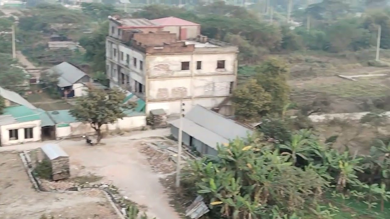 আমাদের অফিসের উপরে