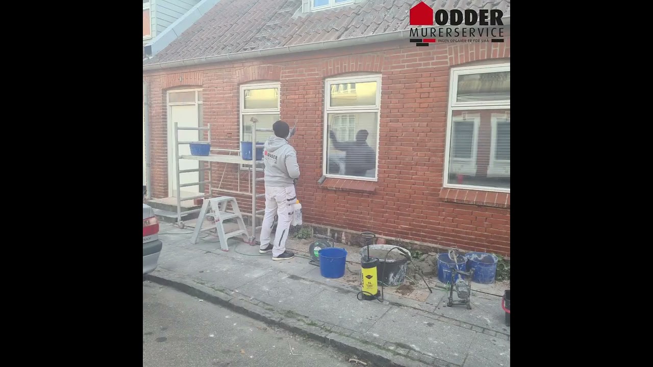 S&aring;dan omfuger man et murstenshus.