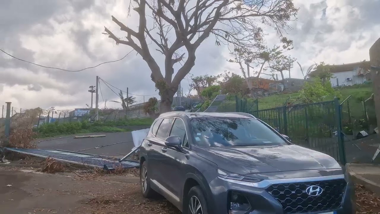 Mayotte le village de sada après le passage du Cyclone chido