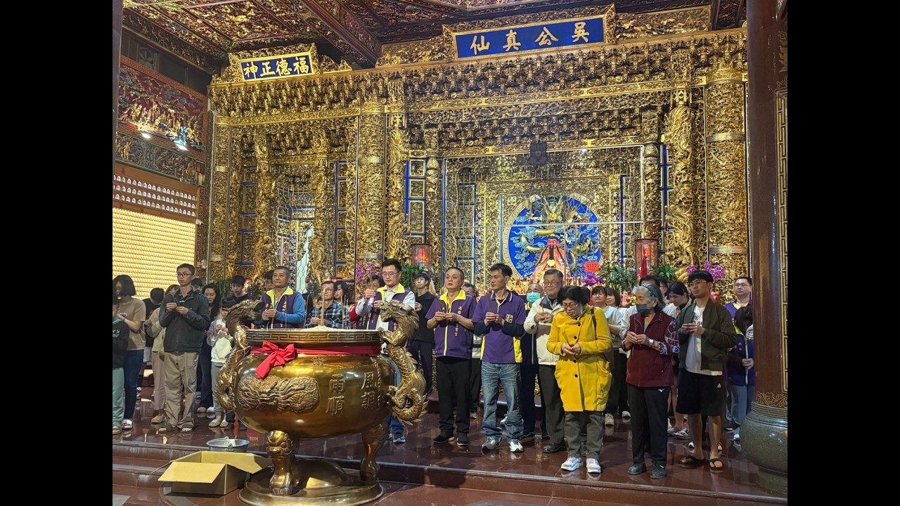「石頭里長」115年農曆大年初一大家新年快樂，恭喜發財正在直播！