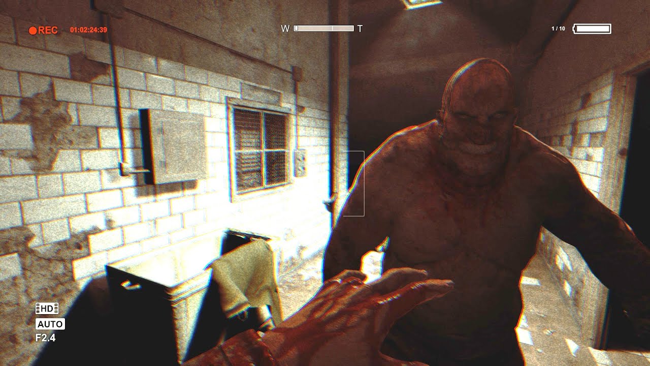 Outlast - Trolling Chris Walker in Female Ward!!
