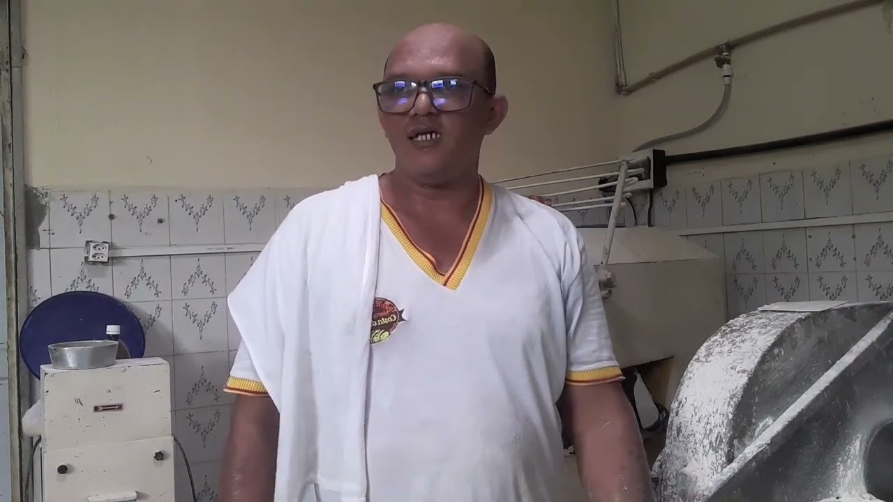 cortando o pão na divisória