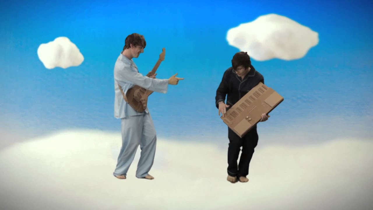 ♫ My legs are electric ♫ -Captain & the Princess-