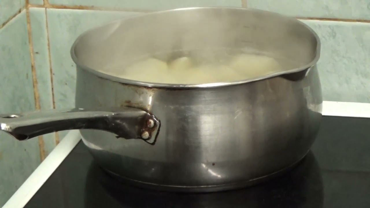 Пюре из рыбных палочек с луковой подливкой