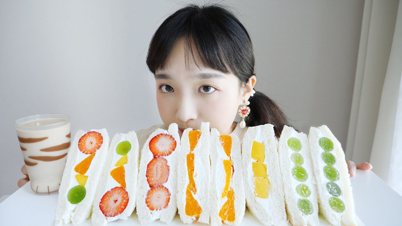 ☁과일 생크림 샌드위치 먹방 _ 몽실몽실 상큼한 과일 샌드위치 만들어먹기🍓 :D