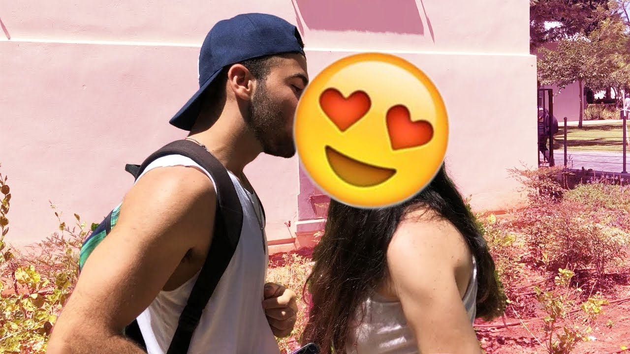 אם אני מנחש את הגיל שלך אנחנו מתנשקים!