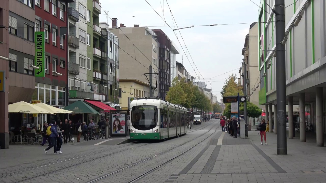 RNV Bombardier Variobahn RNV6ER 2216 & D&uuml;wag 8MGT/ET8N 1032 | tramhalte Abendakademie te Mannheim