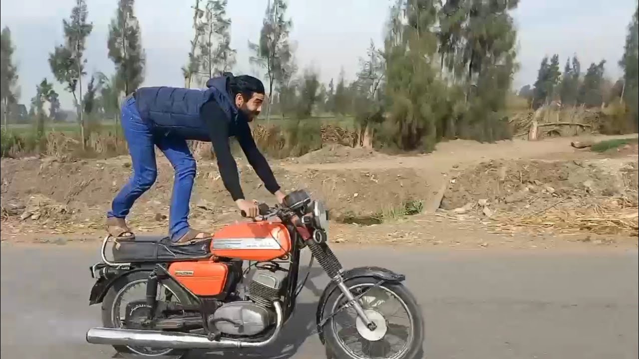 لكل عشاق موتوسيكلات الجاوا التوين في جوله في الطريقه الزراعي موتوسيكل توين جاوا