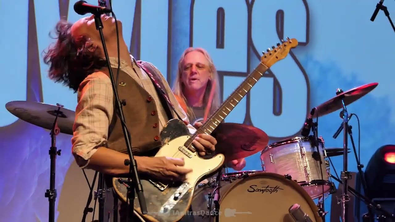 Davy Knowles - Falling Apart - 11/13/24 Sellersville Theatre - Sellersville, PA