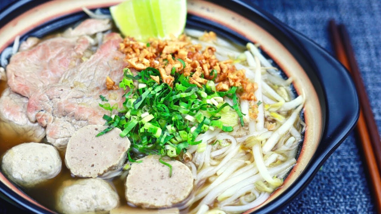 គុយទាវប្រហិតសាច់គេា | Beef Noodles Soup | ម្ហូបខ្មែរ | Khmer Food | Flavourfully Good រសជាតិឆ្ងាញ់