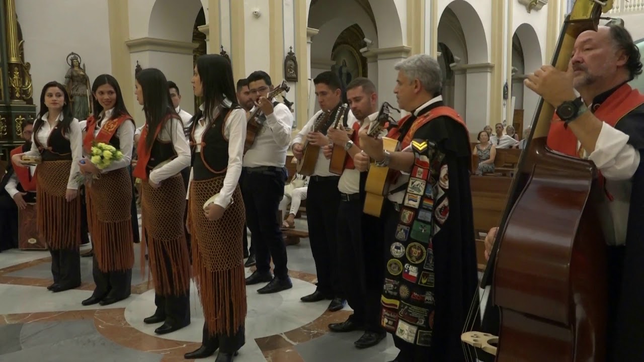 LA TUNA NAVARRA DE BOGOTÁ ( COLOMBIA ) EN LA IGLESIA