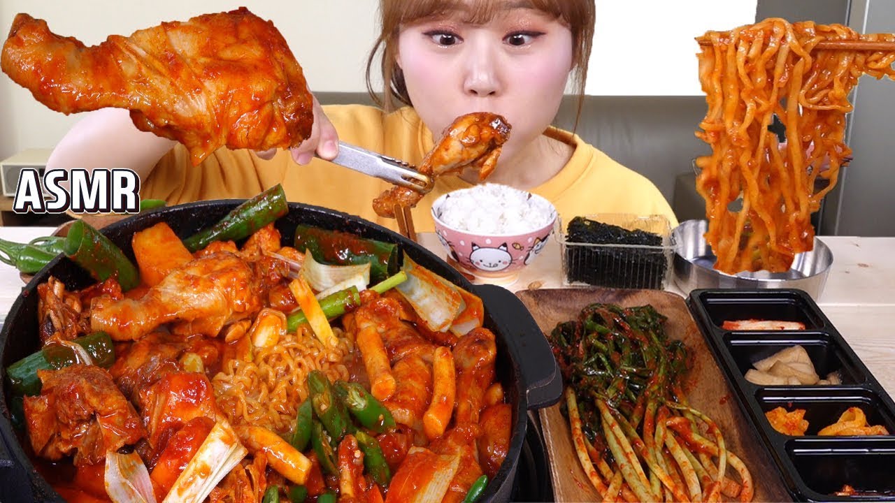 ASMR Mukbang ｜ Острый жареный куриный суп с раменом!Кушаю жареный рис и яблочный десерт!!